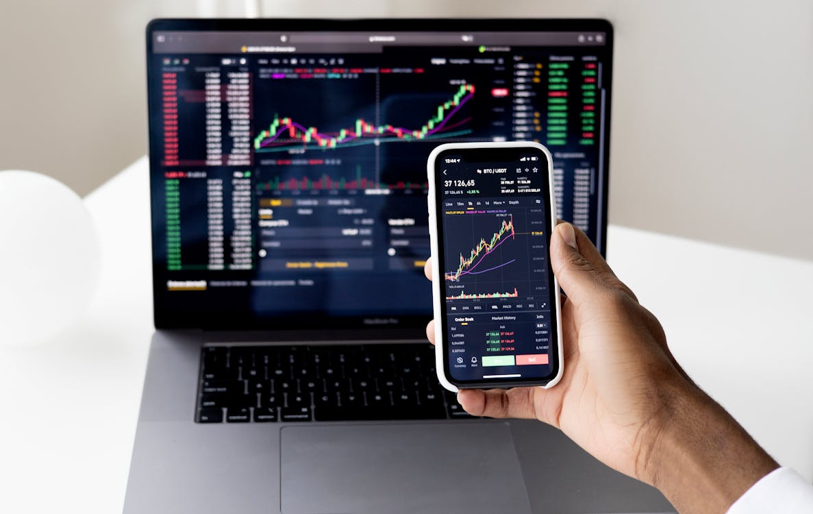 ETFs e Investimentos Passivos: Por Que a Ciência Financeira Desafia os Gestores Profissionais