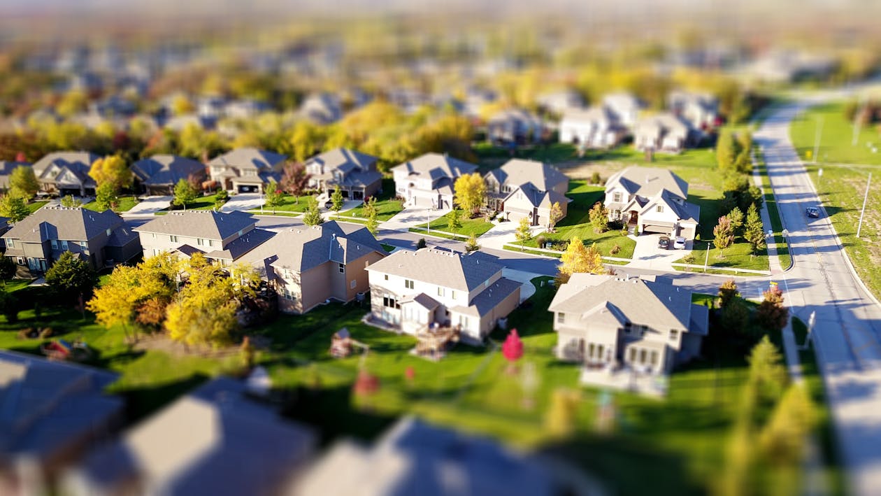 Fundos Imobiliários (FIIs): O Que a Ciência dos Investimentos Revela Sobre Renda Mensal com Imóveis